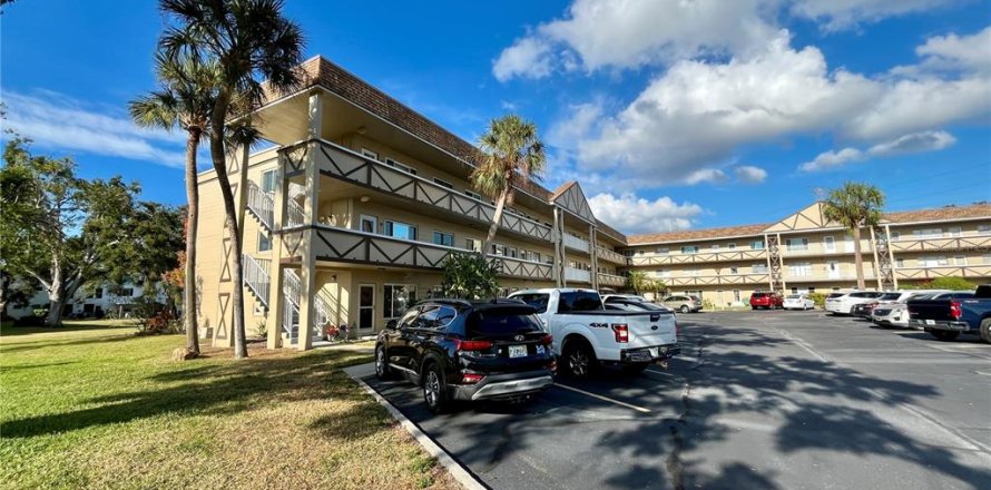 Condo in Clearwater, Florida, 2 bedrooms  № 2156127