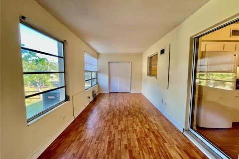 Condo in Clearwater, Florida, 2 bedrooms  № 2156127 - photo 10