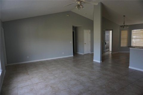 Villa ou maison à louer à Minneola, Floride: 3 chambres, 142.7 m2 № 2412681 - photo 5