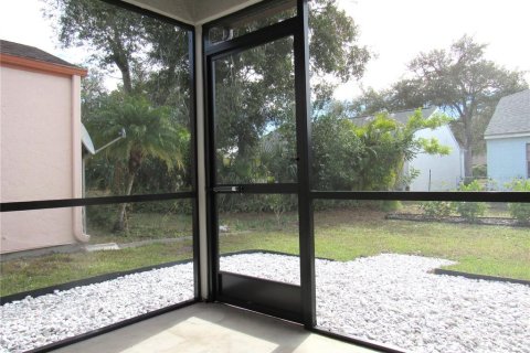 House in Port Charlotte, Florida 2 bedrooms, 79.15 sq.m. № 2118197 - photo 25