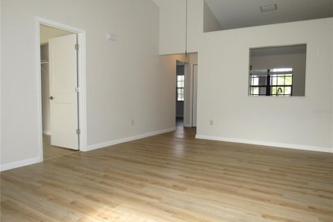 House in Port Charlotte, Florida 2 bedrooms, 79.15 sq.m. № 2118197 - photo 8