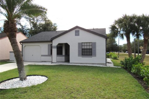 House in Port Charlotte, Florida 2 bedrooms, 79.15 sq.m. № 2118197