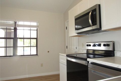 House in Port Charlotte, Florida 2 bedrooms, 79.15 sq.m. № 2118197 - photo 12