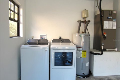 House in Port Charlotte, Florida 2 bedrooms, 79.15 sq.m. № 2118197 - photo 18
