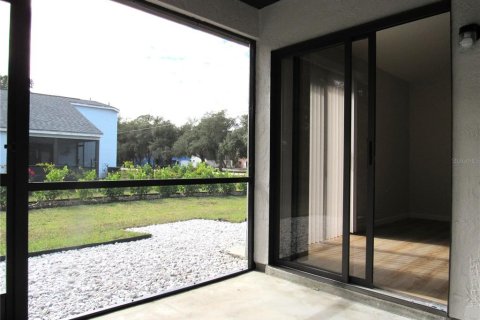 House in Port Charlotte, Florida 2 bedrooms, 79.15 sq.m. № 2118197 - photo 24