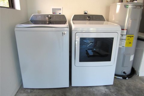 House in Port Charlotte, Florida 2 bedrooms, 79.15 sq.m. № 2118197 - photo 19
