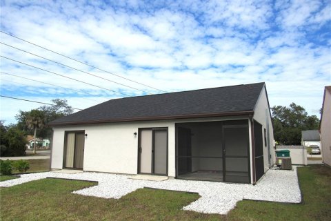 House in Port Charlotte, Florida 2 bedrooms, 79.15 sq.m. № 2118197 - photo 21