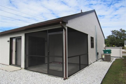 House in Port Charlotte, Florida 2 bedrooms, 79.15 sq.m. № 2118197 - photo 22