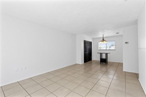 Condominio en venta en Winter Springs, Florida, 2 dormitorios, 87.79 m2 № 2233672 - foto 4