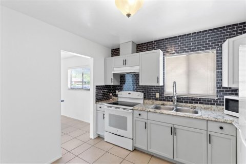 Condominio en venta en Winter Springs, Florida, 2 dormitorios, 87.79 m2 № 2233672 - foto 8