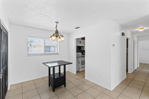 Condominio en venta en Winter Springs, Florida, 2 dormitorios, 87.79 m2 № 2233672 - foto 5