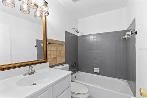 Condominio en venta en Winter Springs, Florida, 2 dormitorios, 87.79 m2 № 2233672 - foto 10