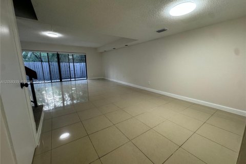 Купить таунхаус в Норт-Майами-Бич, Флорида 3 спальни, 147.71м2, № 2264246 - фото 18