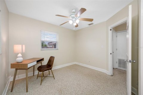 House in Saint Petersburg, Florida 3 bedrooms, 88.44 sq.m. № 1652593 - photo 22
