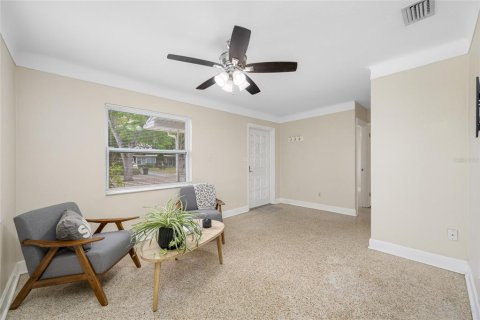House in Saint Petersburg, Florida 3 bedrooms, 88.44 sq.m. № 1652593 - photo 5