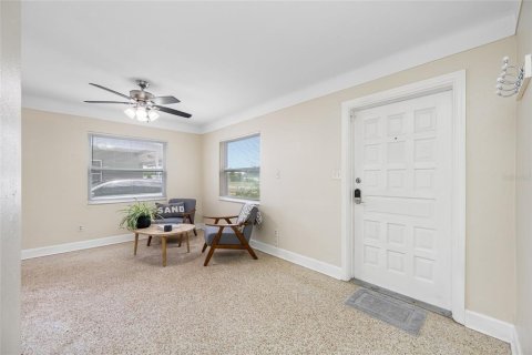House in Saint Petersburg, Florida 3 bedrooms, 88.44 sq.m. № 1652593 - photo 4