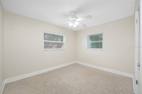 House in Saint Petersburg, Florida 3 bedrooms, 88.44 sq.m. № 1652593 - photo 18
