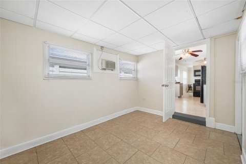 House in Saint Petersburg, Florida 3 bedrooms, 88.44 sq.m. № 1652593 - photo 28