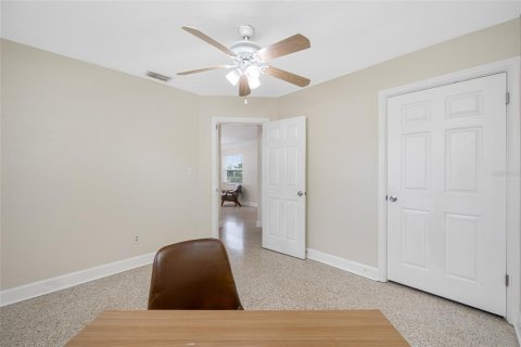 House in Saint Petersburg, Florida 3 bedrooms, 88.44 sq.m. № 1652593 - photo 24