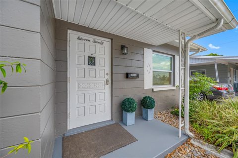 House in Saint Petersburg, Florida 3 bedrooms, 88.44 sq.m. № 1652593 - photo 2