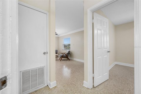 House in Saint Petersburg, Florida 3 bedrooms, 88.44 sq.m. № 1652593 - photo 17