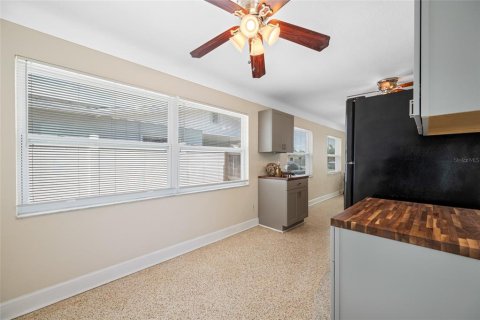 House in Saint Petersburg, Florida 3 bedrooms, 88.44 sq.m. № 1652593 - photo 16