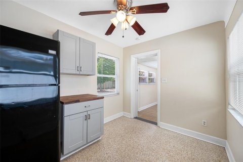 House in Saint Petersburg, Florida 3 bedrooms, 88.44 sq.m. № 1652593 - photo 14