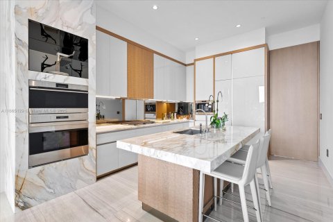 Condo in Miami, Florida, 2 bedrooms  № 1429676 - photo 9