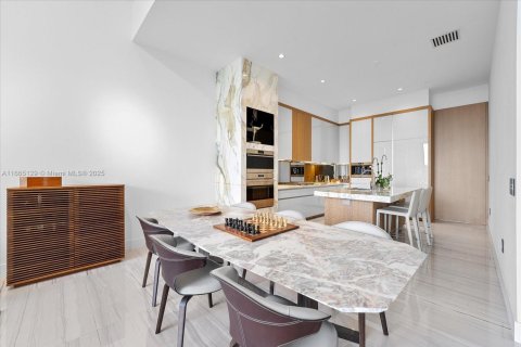 Condo in Miami, Florida, 2 bedrooms  № 1429676 - photo 5