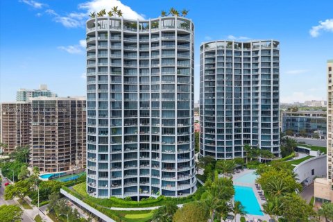 Condo in Miami, Florida, 2 bedrooms  № 1429676 - photo 16