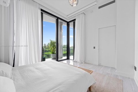 Condo in Miami, Florida, 2 bedrooms  № 1429676 - photo 21