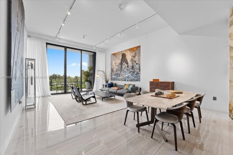 Condo in Miami, Florida, 2 bedrooms  № 1429676 - photo 1