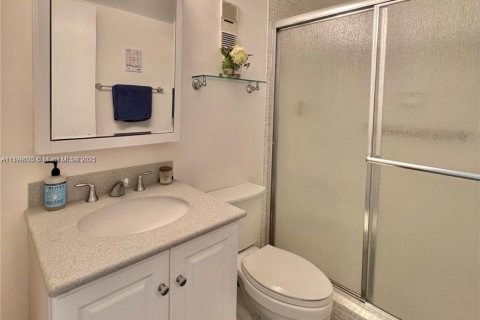 Condominio en alquiler en Surfside, Florida, 1 dormitorio, 78.78 m2 № 2055022 - foto 13