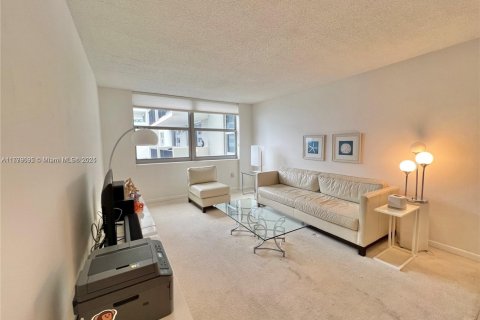 Condominio en alquiler en Surfside, Florida, 1 dormitorio, 78.78 m2 № 2055022 - foto 4