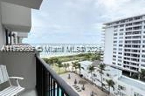 Condominio en Surfside, Florida, 1 dormitorio  № 2055022