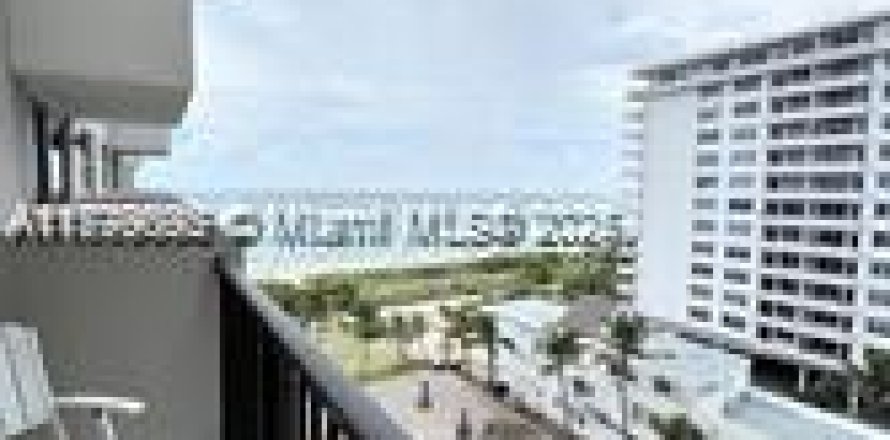 Condominio en Surfside, Florida, 1 dormitorio  № 2055022