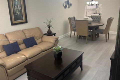 Condo in Plantation, Florida, 2 bedrooms  № 1823865 - photo 4