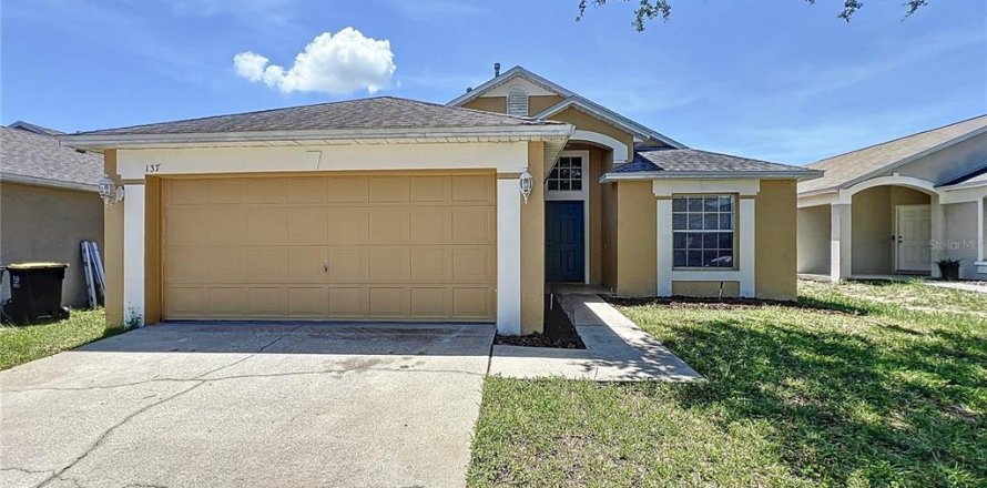 House in Davenport, Florida 3 bedrooms, 146.97 sq.m. № 1894503