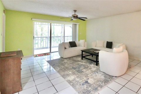 Condo in Palm Harbor, Florida, 2 bedrooms № 2112473 - photo 25