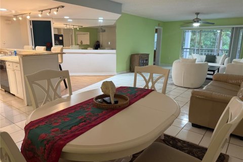 Condo in Palm Harbor, Florida, 2 bedrooms № 2112473 - photo 29