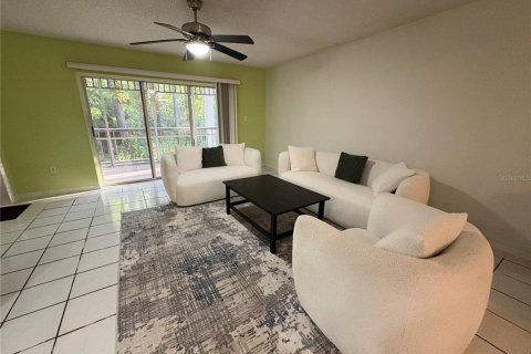 Condo in Palm Harbor, Florida, 2 bedrooms № 2112473 - photo 15