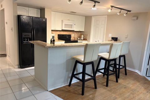 Condo in Palm Harbor, Florida, 2 bedrooms № 2112473 - photo 18