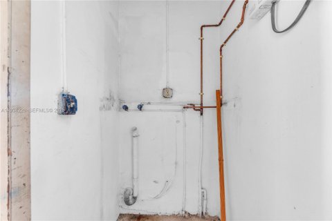 House in Miami, Florida 4 bedrooms, 144.93 sq.m. № 1992647 - photo 24