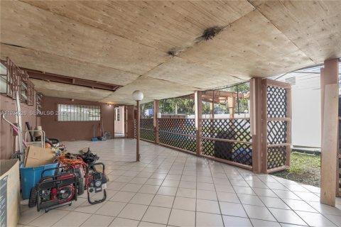House in Miami, Florida 4 bedrooms, 144.93 sq.m. № 1992647 - photo 26