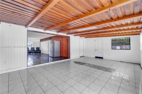 House in Miami, Florida 4 bedrooms, 144.93 sq.m. № 1992647 - photo 22