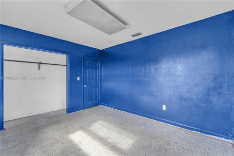 House in Miami, Florida 4 bedrooms, 144.93 sq.m. № 1992647 - photo 15