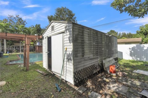 House in Miami, Florida 4 bedrooms, 144.93 sq.m. № 1992647 - photo 27