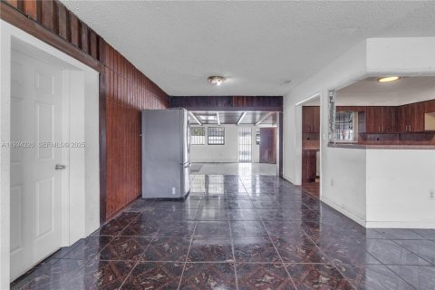 House in Miami, Florida 4 bedrooms, 144.93 sq.m. № 1992647 - photo 20