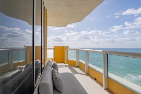 Copropriété à louer à Sunny Isles Beach, Floride: 4 chambres, 254.18 m2 № 2384999 - photo 4