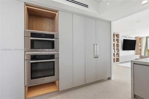 Copropriété à louer à Sunny Isles Beach, Floride: 4 chambres, 254.18 m2 № 2384999 - photo 9